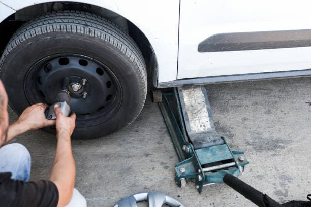 Reliable Towing & Road Assistance – Fast Help for Tire Issues!