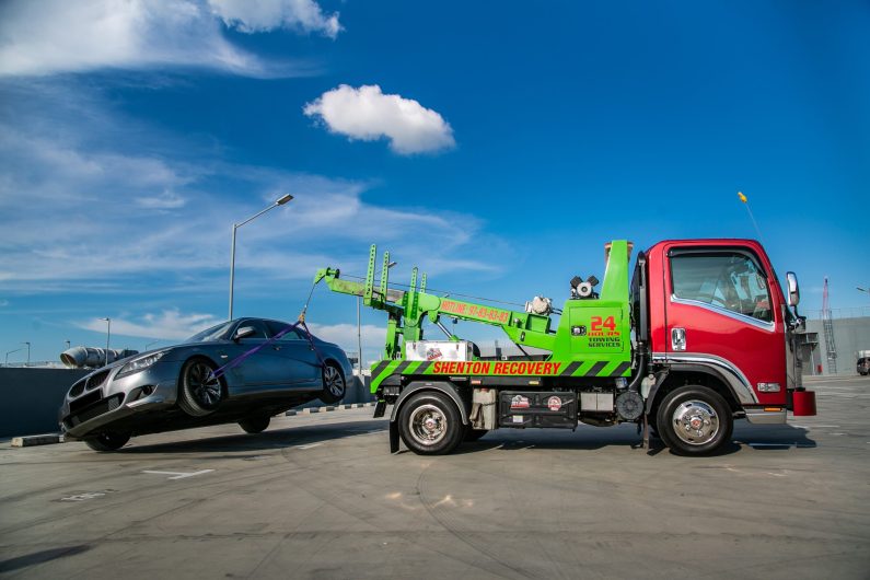 Find the Right Towing Company to Help with Tire Problems and Road Assistance